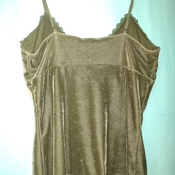 No Boundaries Olive Lace Trim Top - Picture 5 of 7